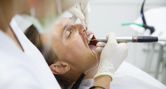 Co to jest endodoncja? Przebieg leczenia kanałowego