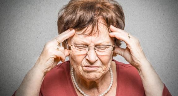 Jak zwalczyć ból głowy? Leczenie farmakologiczne i domowe sposoby