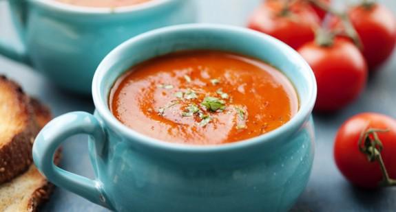 Zwiększa płodność, chroni przed rakiem... Poznaj 8 zdrowotnych korzyści z jedzenia zupy pomidorowej