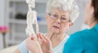 Jak leczyć osteoporozę? Postępowanie farmakologiczne i niefarmakologiczne